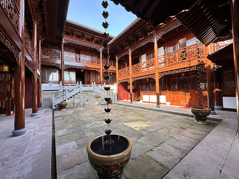 从敦煌壁画到实体复原，唐代佛寺壁画空间与建筑实体的虚实呼应
