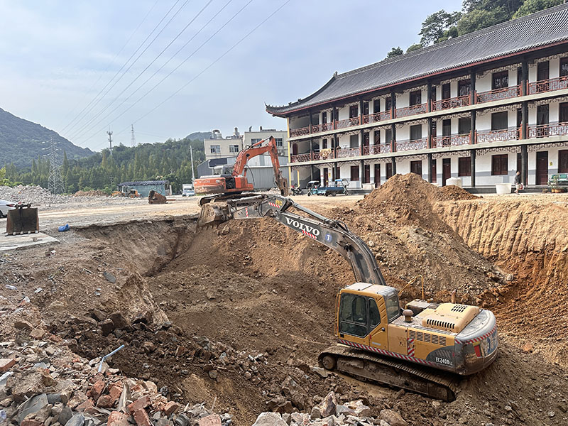 寺庙布局生态化实践，生态材料在寺庙重建中的创新应用