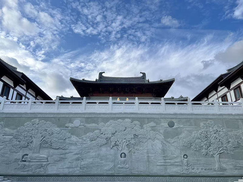 明清建筑群屋顶天际线控制，主次关系与重檐、攒尖等形式的组合